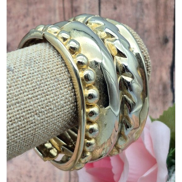 Chunky Gold Tone Statement Hinged Bangle Bracelet 3D - Picture 5 of 7